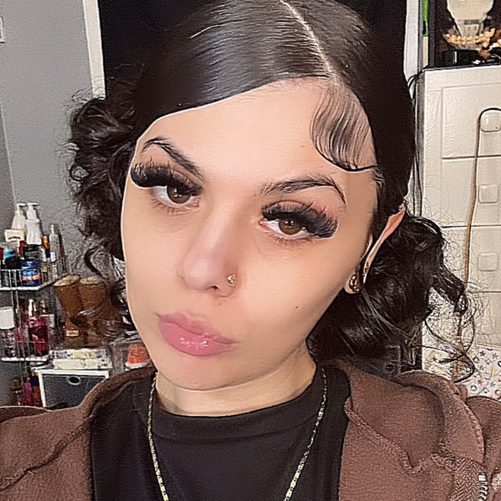 Meet your Posher, Leticia